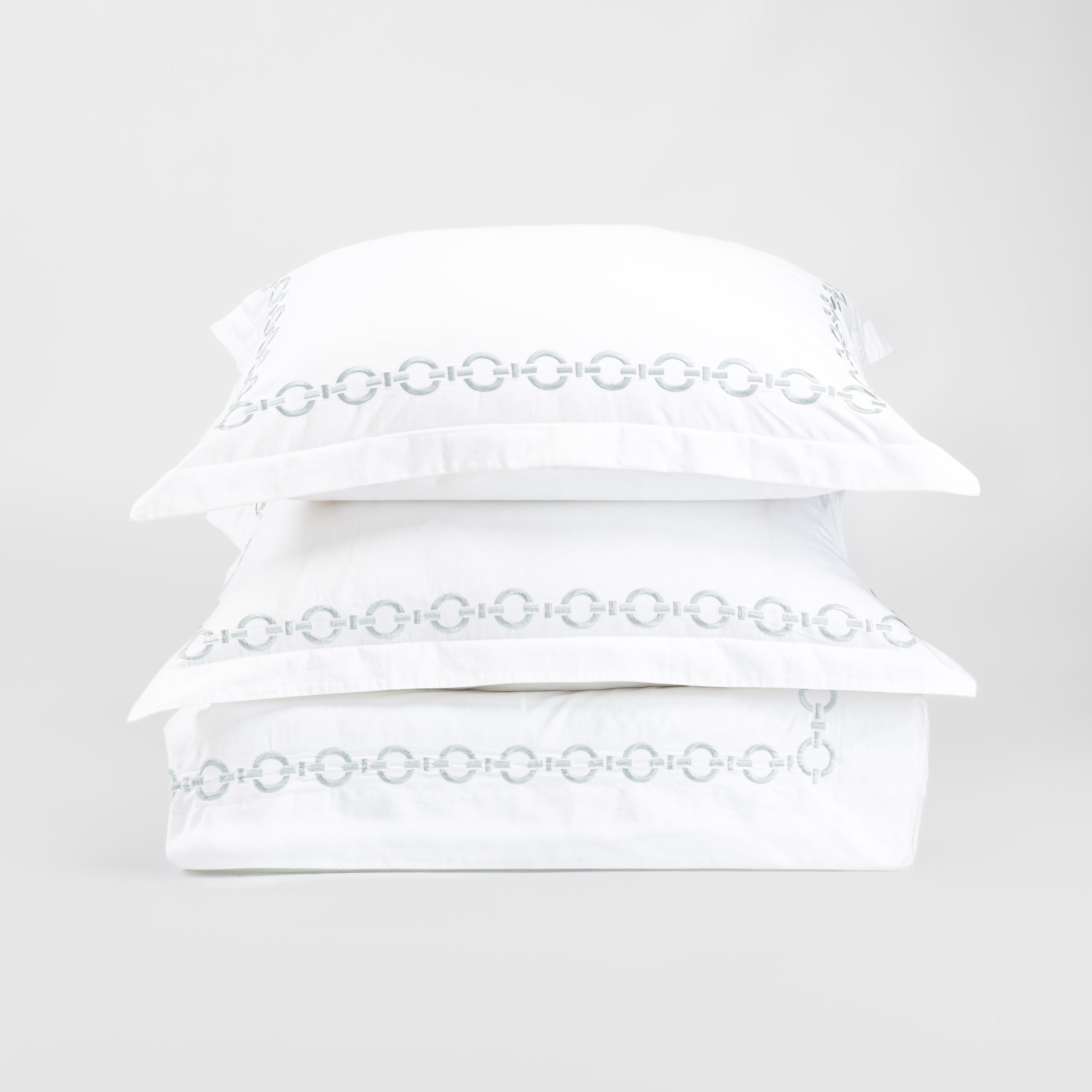 15445sgmal3 | Amity Home Amity home bellagio duvet cover in white with seaglass chain link embroidery