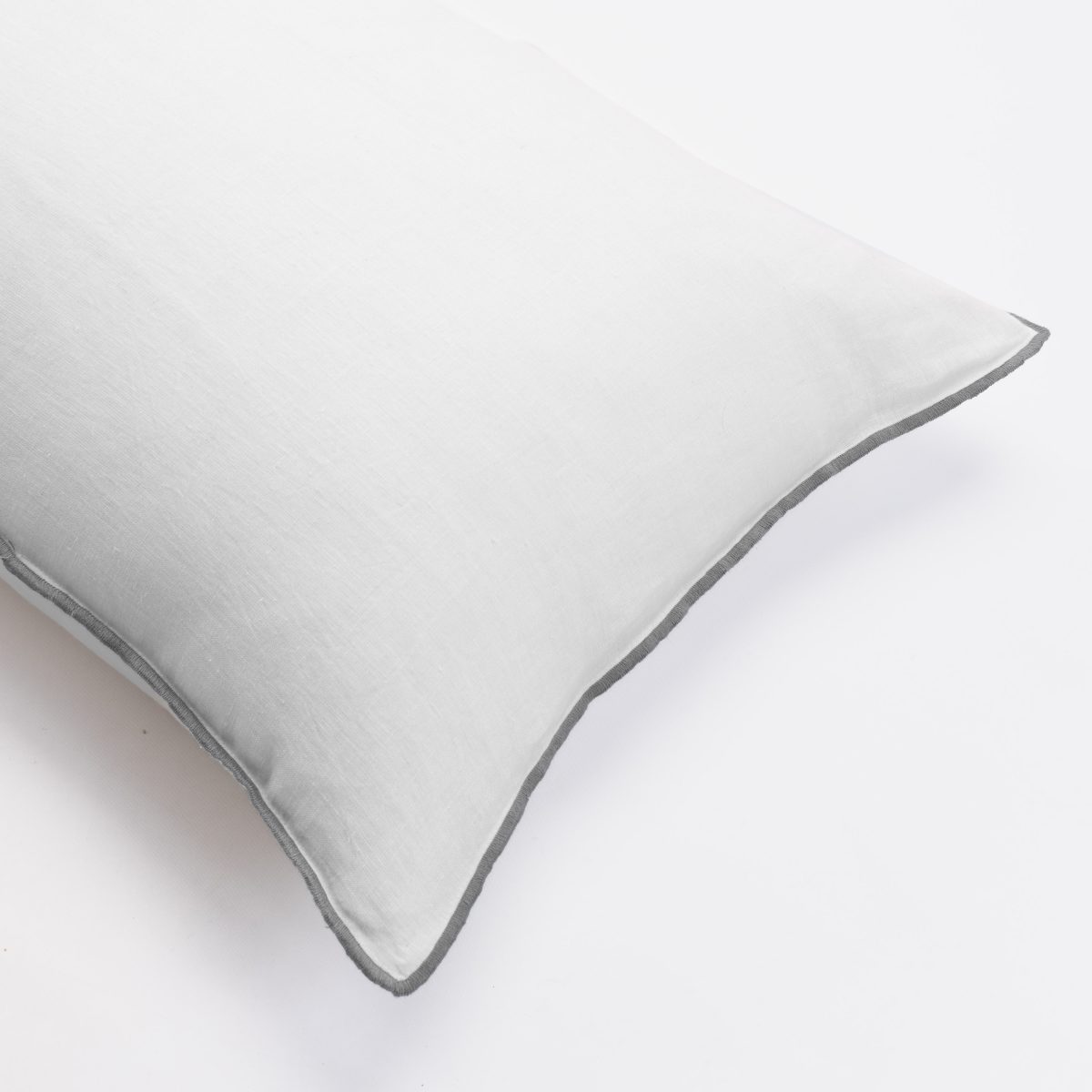 Amity home tyne duvet cover in white charcoal   charcoal piped edge