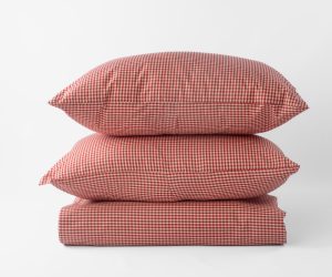 Amity home crimson creek delight duvet cover in red   gingham pattern set