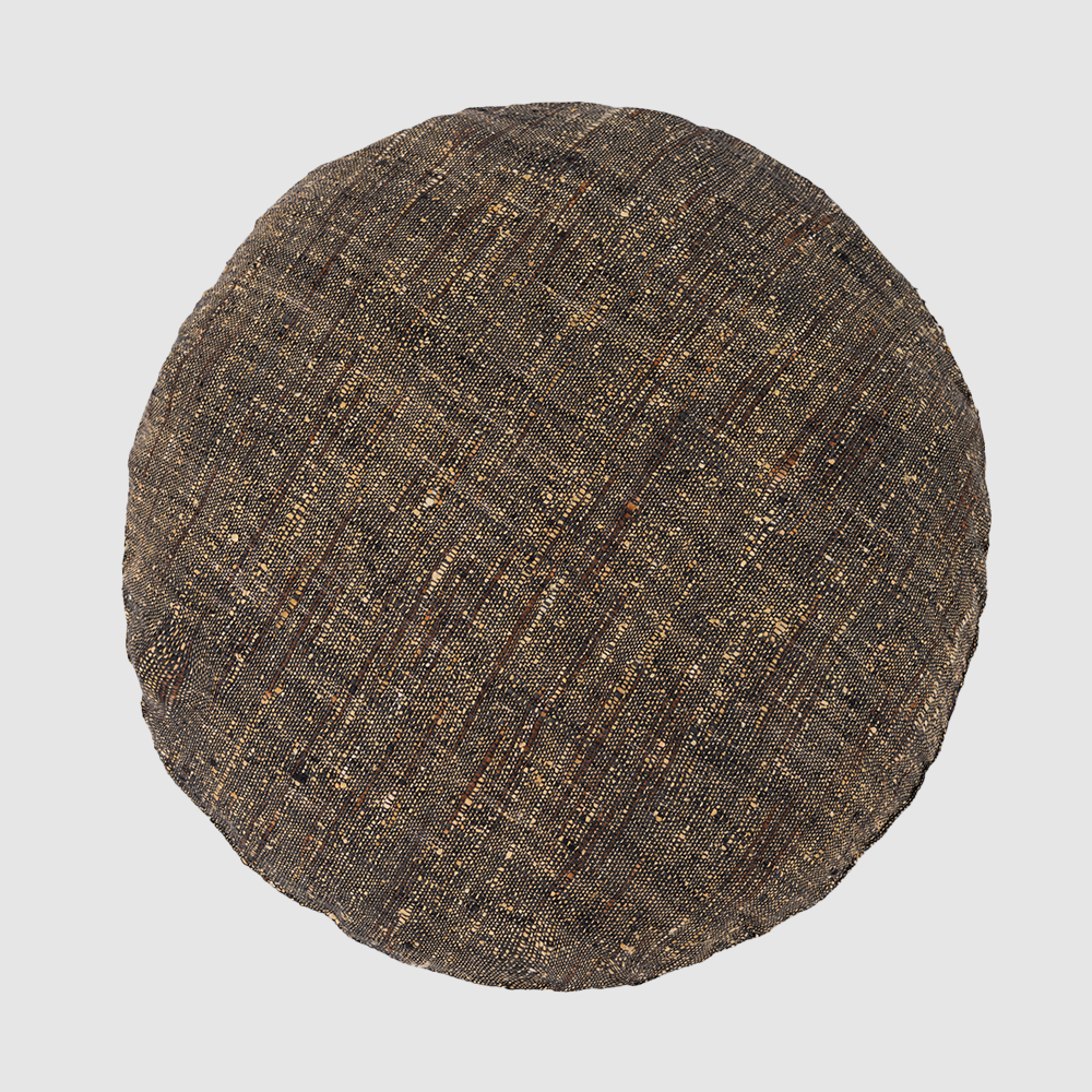 Cc1074grd | Amity Home Round dark brown woven mat with a textured speckled pattern rugplacemat