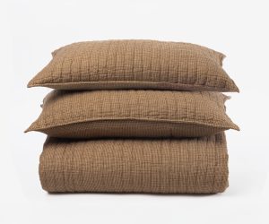 Amity home garrett quilt in saddle   channel quilted houndstooth pattern