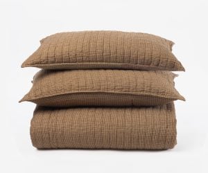 Amity home garrett quilt in saddle   channel quilted houndstooth pattern