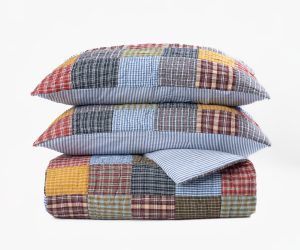 Amity home caftan quilt set in plaid patchwork   cozy quilted design