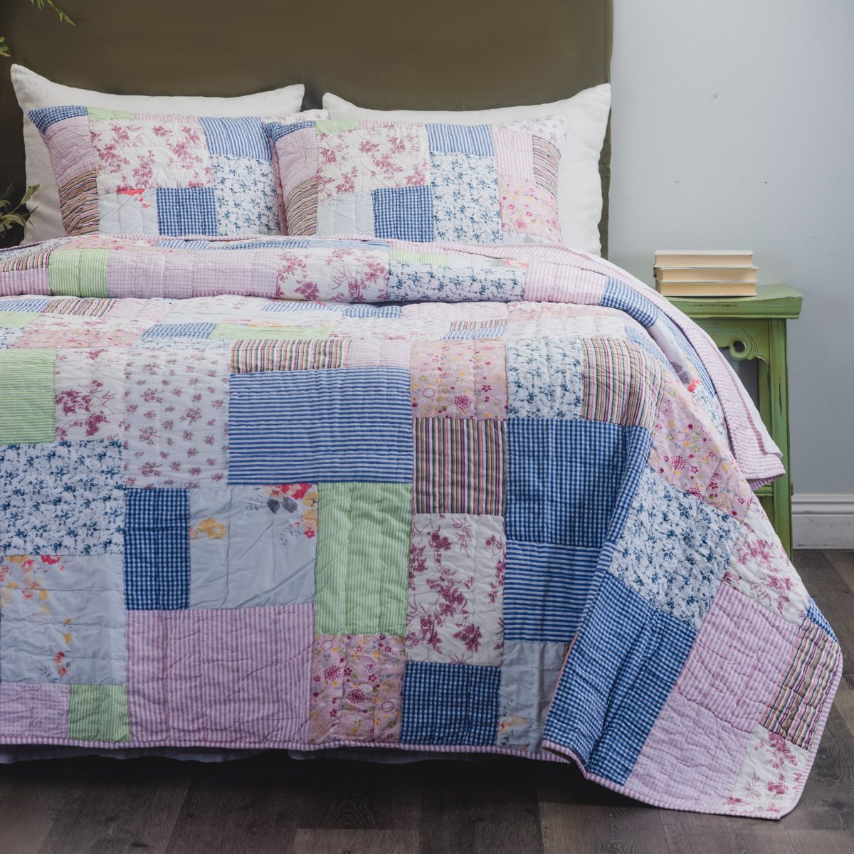 Lattice Patchwork Quilt Set - Image 1