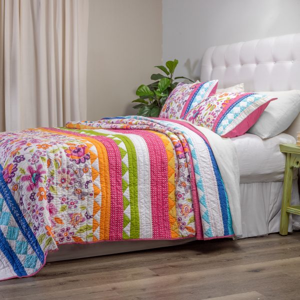 Amity Home Carrie Quilt in Colorful Bohemian Style - Intricate Quilted Design