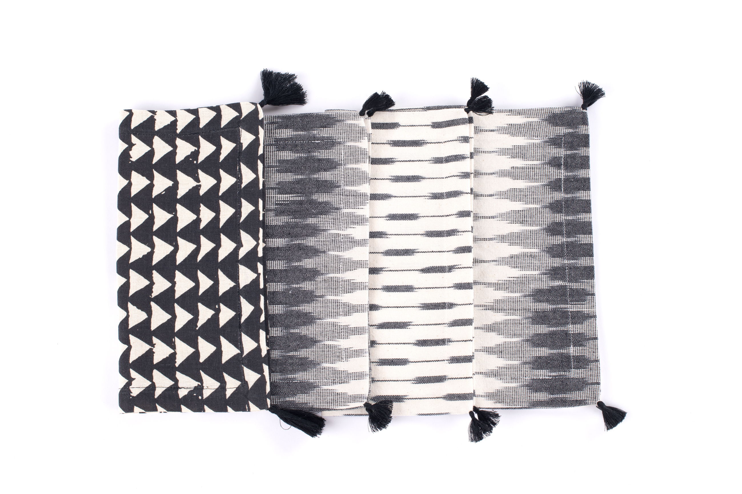 Cn9606 | Amity Home Amity home lana cocktail napkin set in black cream tasseled corners