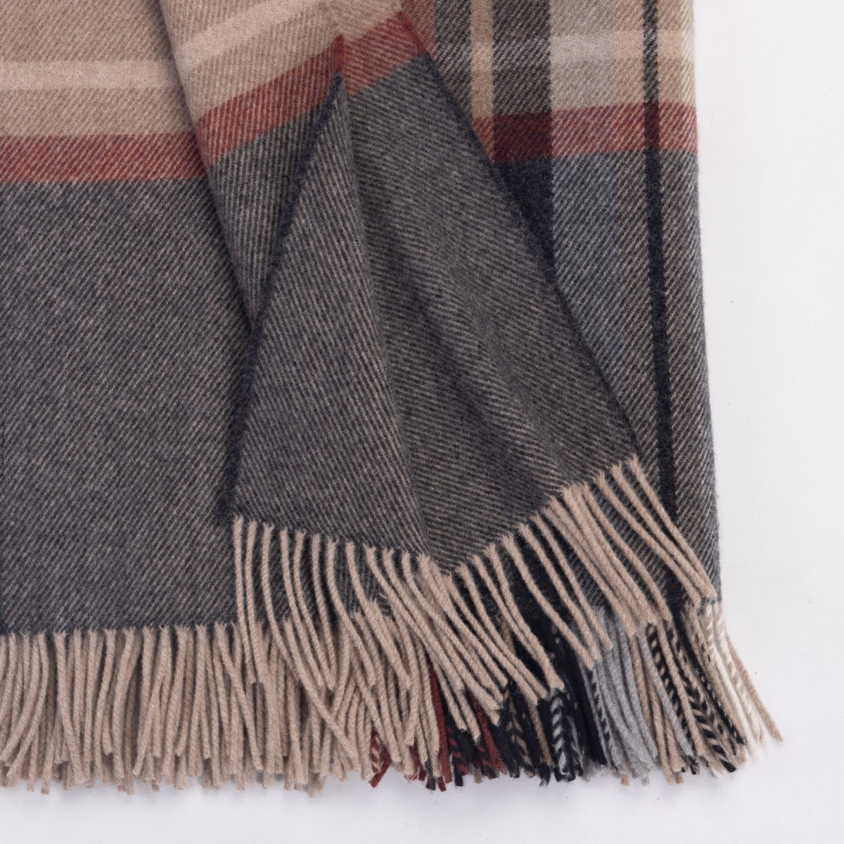 Amity home oxford merino virgin wool super throw in charcoal plaid   fringed edges