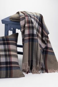 Amity home oxford merino virgin wool super throw in moss plaid   fringed edges