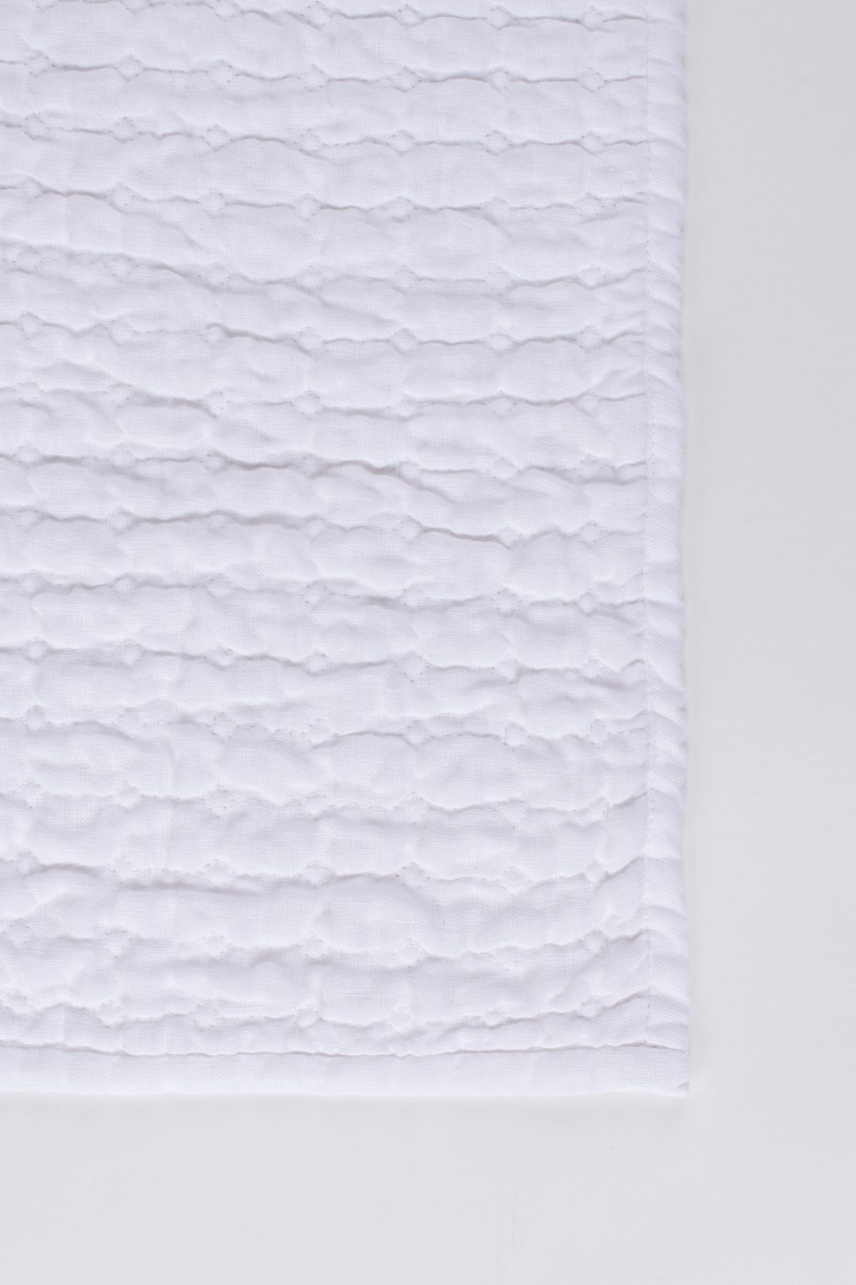 Amity home catalina placemat linen in white   puckered texture