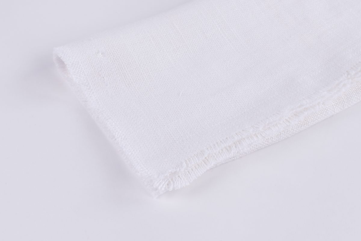 Amity home ranier linen dinner napkin set in ivory   frayed edge detail