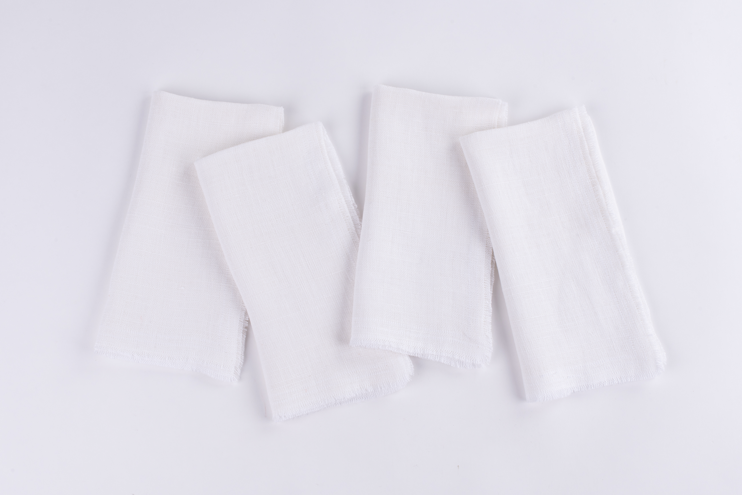 Pn15439eset | Amity Home Amity home ranier linen dinner napkin set in ivory delicate fringed edges