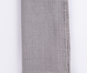 Amity home ranier linen dinner napkin set in grey   frayed edge detail