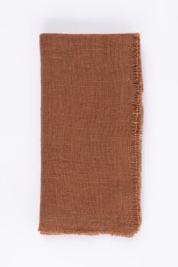 Amity home ranier linen dinner napkin set in saddle   frayed edge detail