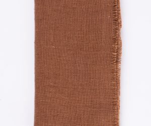 Amity home ranier linen dinner napkin set in saddle   frayed edge detail