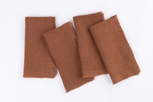 Amity home ranier linen dinner napkin set in saddle   natural frayed edges