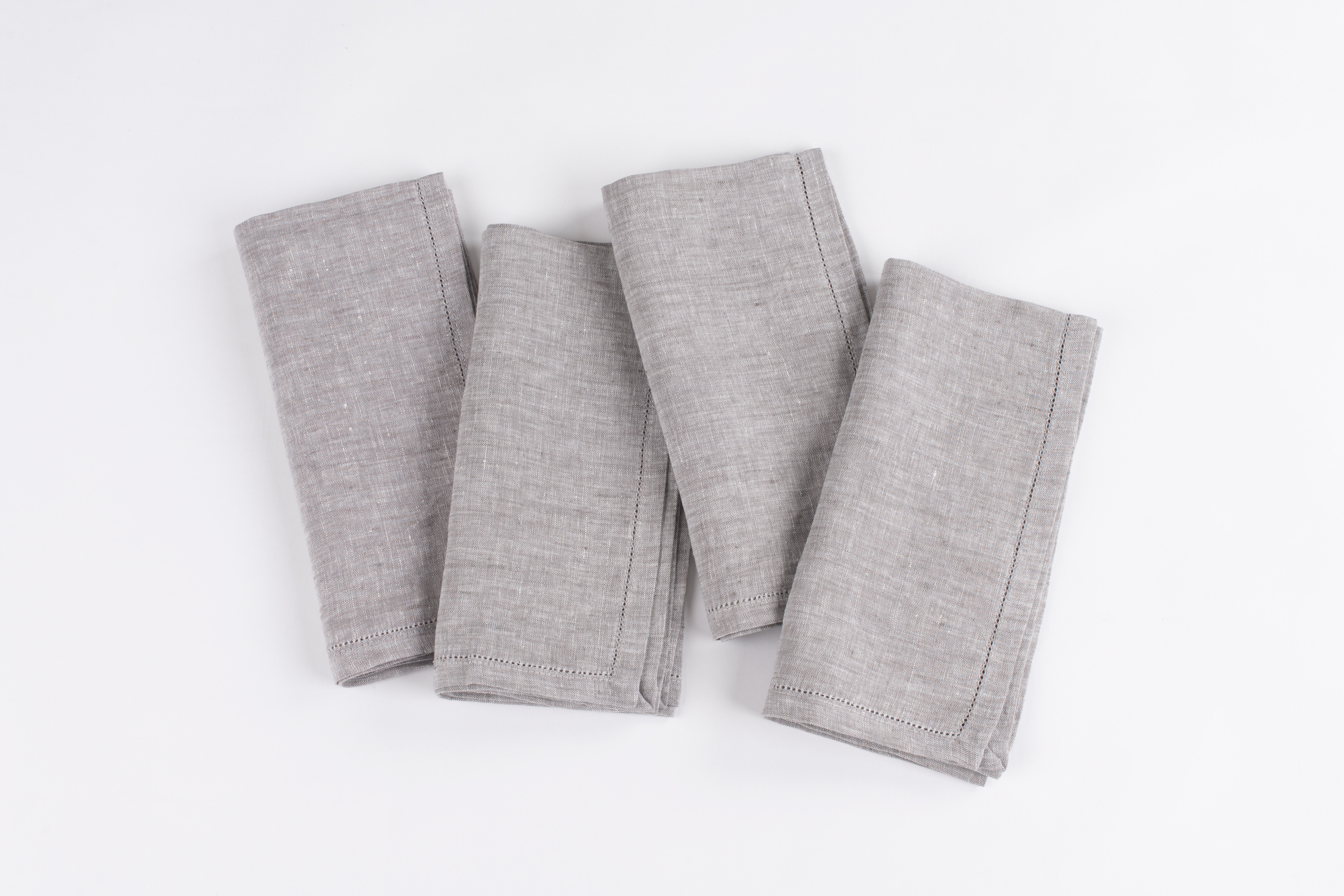 Pn603gset | Amity Home Amity home basillo linen dinner napkin set in grey chambray stitched edges