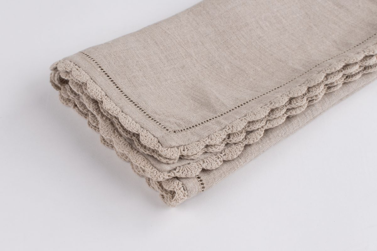 Amity home lace linen dinner napkin set in natural   scalloped lace trim