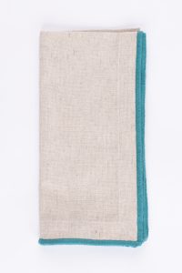 Amity home cora dinner napkin set in natural with teal edges   fringed edges