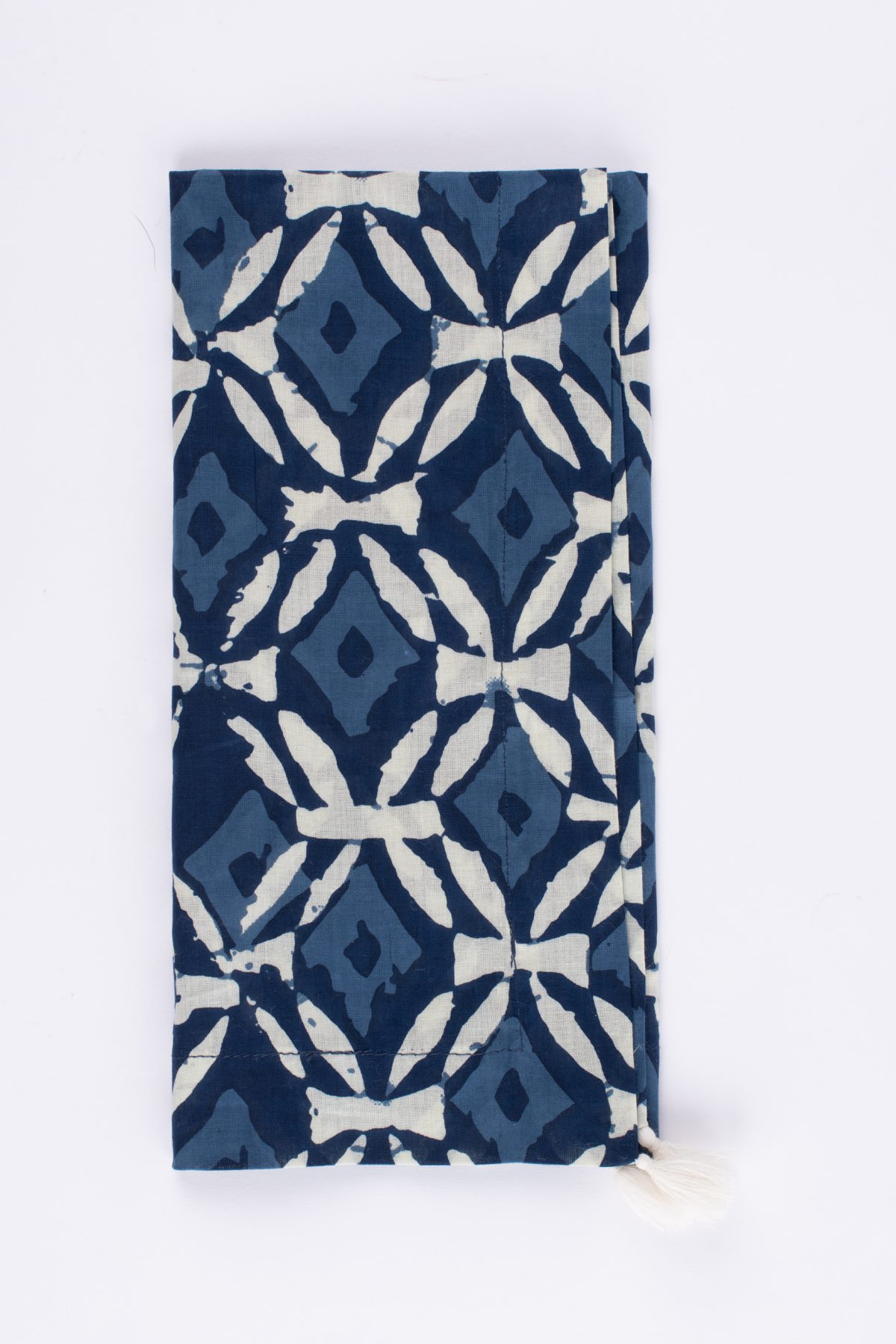 Amity home ira linen dinner napkin set in indigo blue   block print diamond pattern