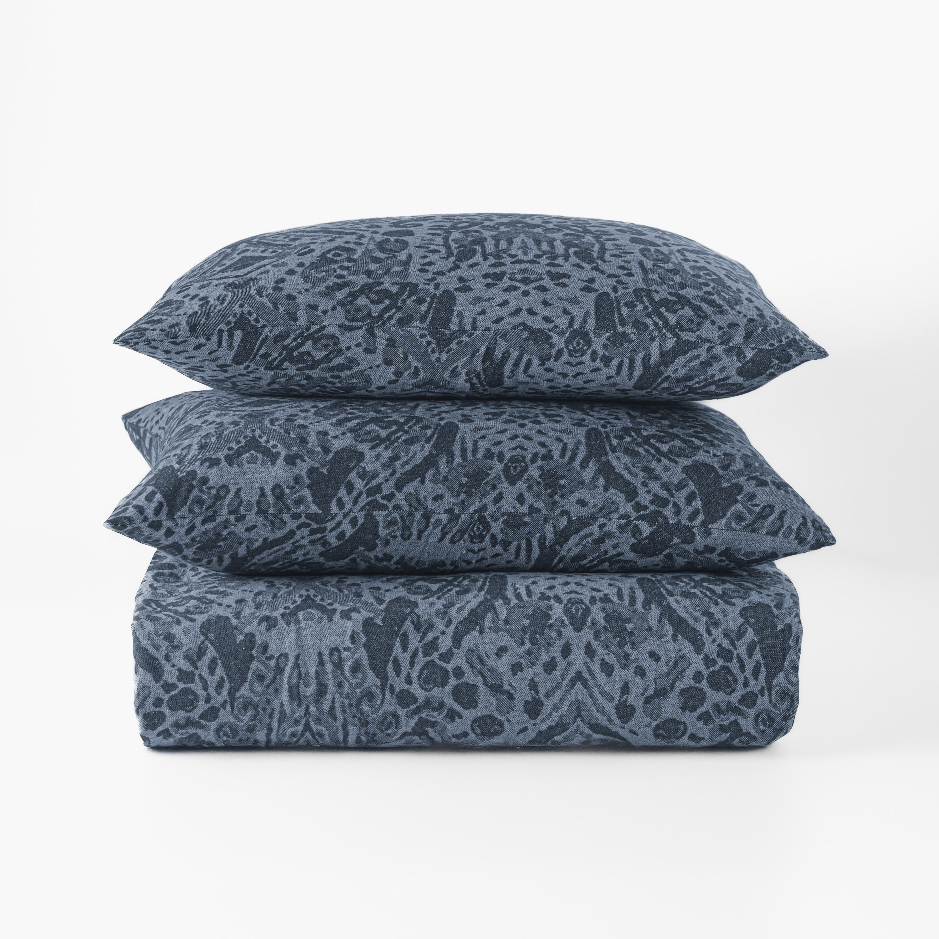 Rc1084sbquilt9 | Amity Home Amity home ramira duvet cover in steel blue intricate block print pattern