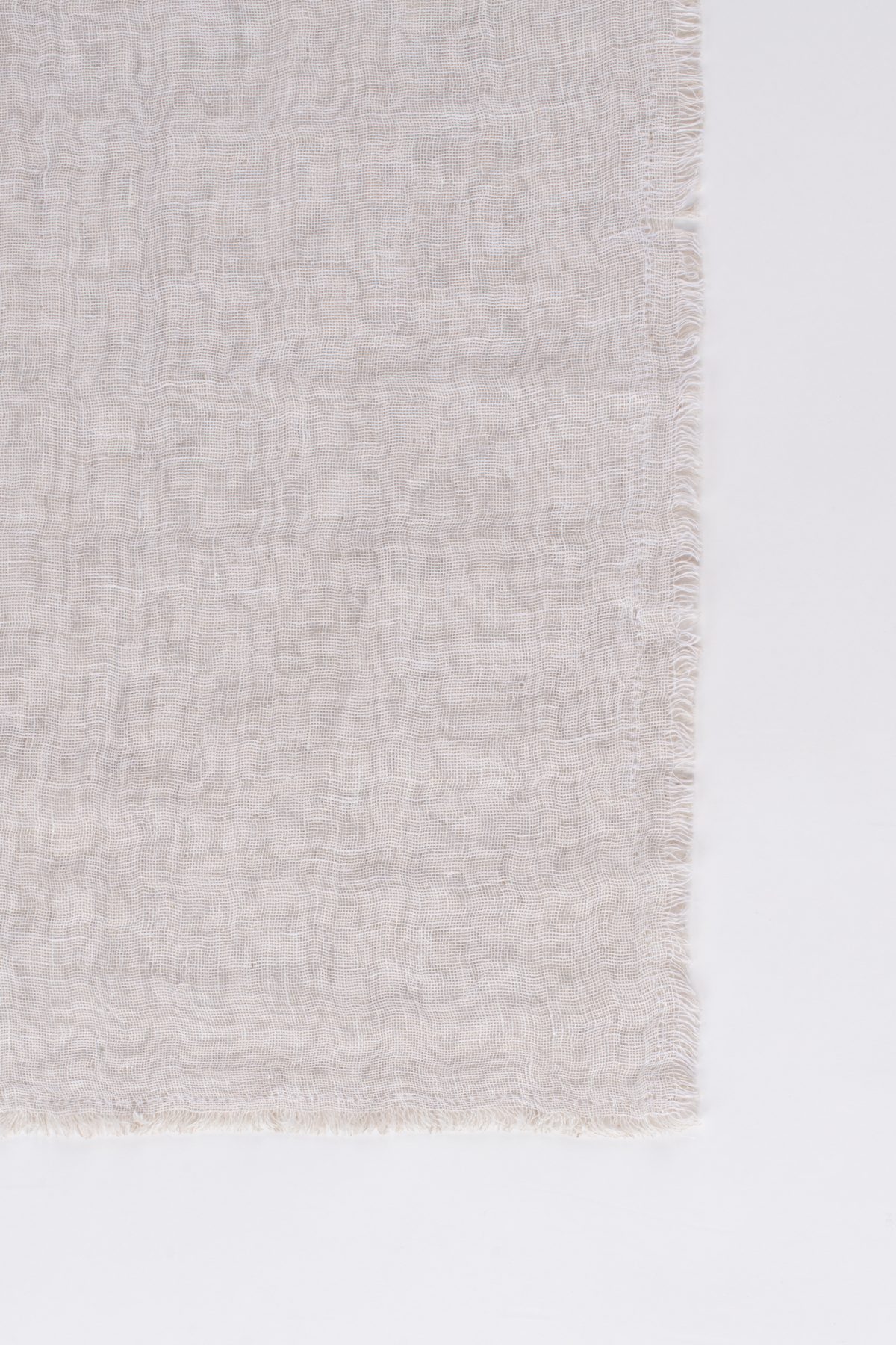 Amity home kent linen table runner in white   frayed edges